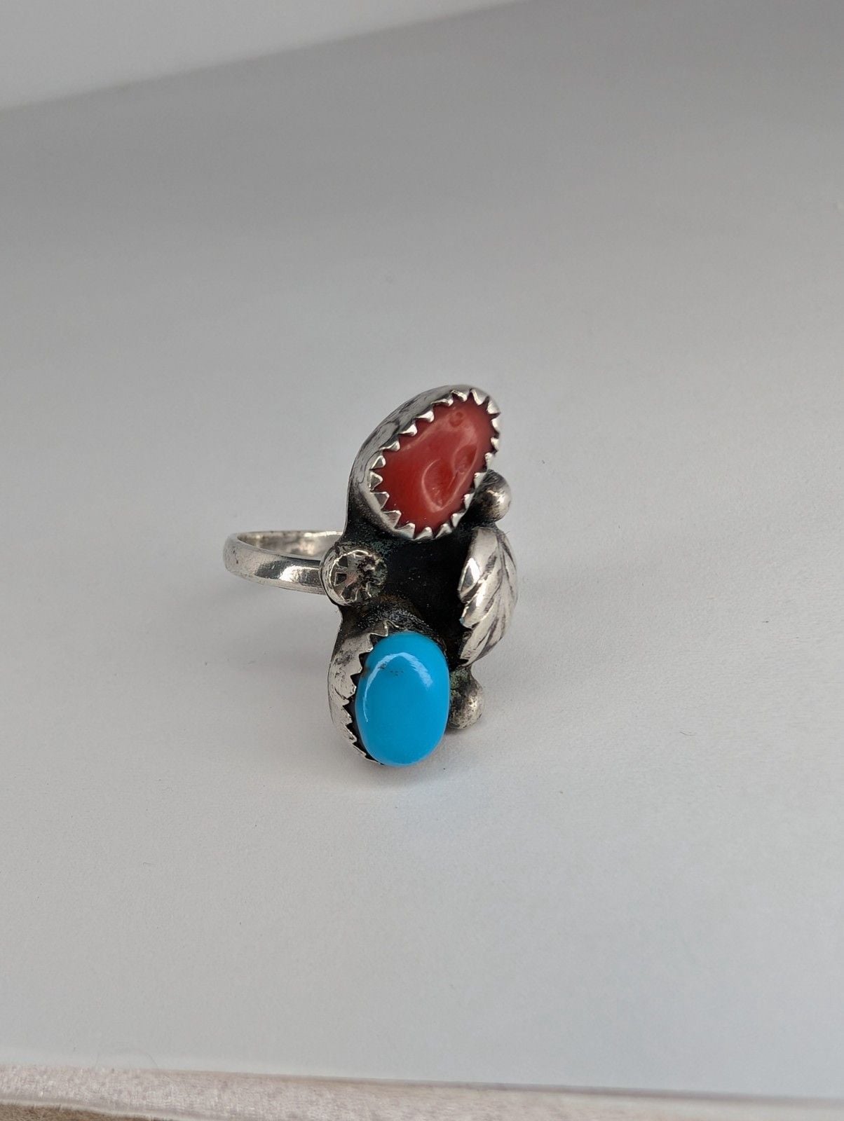Vintage Sterling Silver Native American Navajo Turquoise And Coral Ring 2