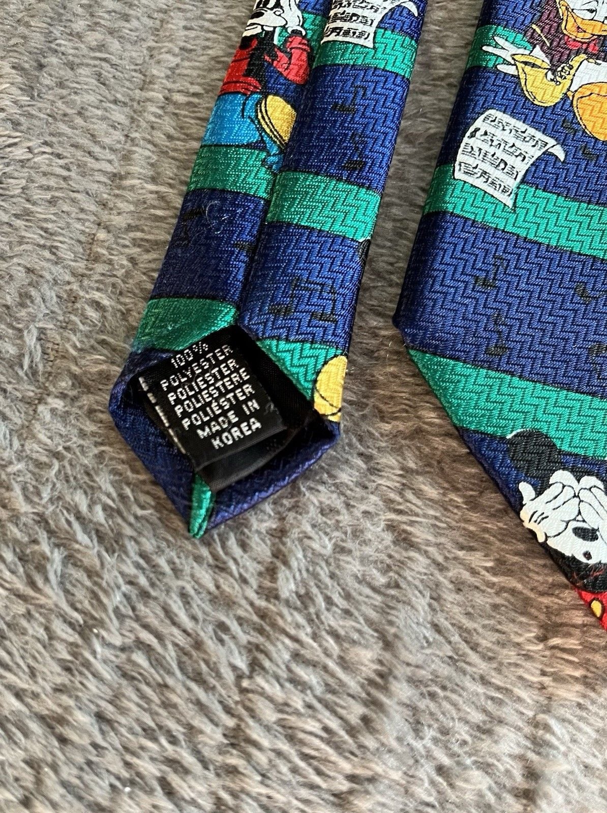 Men’s Disney Mickey Mouse Goofy Donald Duck 100 % Silk Neck Tie Blue Green 4” 3