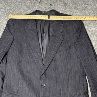 Emanuel Ungaro Uomo Mens Suit 42L Navy Pinstripe Wool Italy Saks Fifth Avenue 18