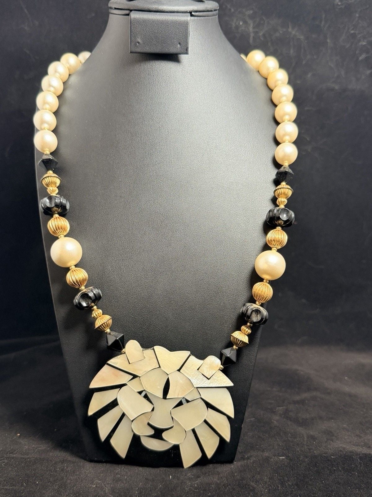 Vintage 1980s Massive Mother of Pearl Lion Head Mosaic Statement Necklace  7