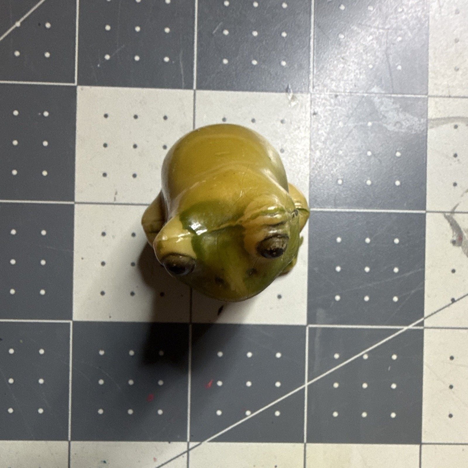 Green Porcelain Frog Figurine Collectible Decor Marked Hong Kong 7