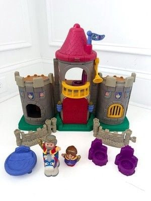 Vintage 2003 Little People Castle Playset with Lights & Sounds + Accessories 4