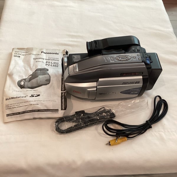 Panasonic Pamcorder VHS-C Camcorder PV-L452 W Battery, Cord, Strap, And Manual