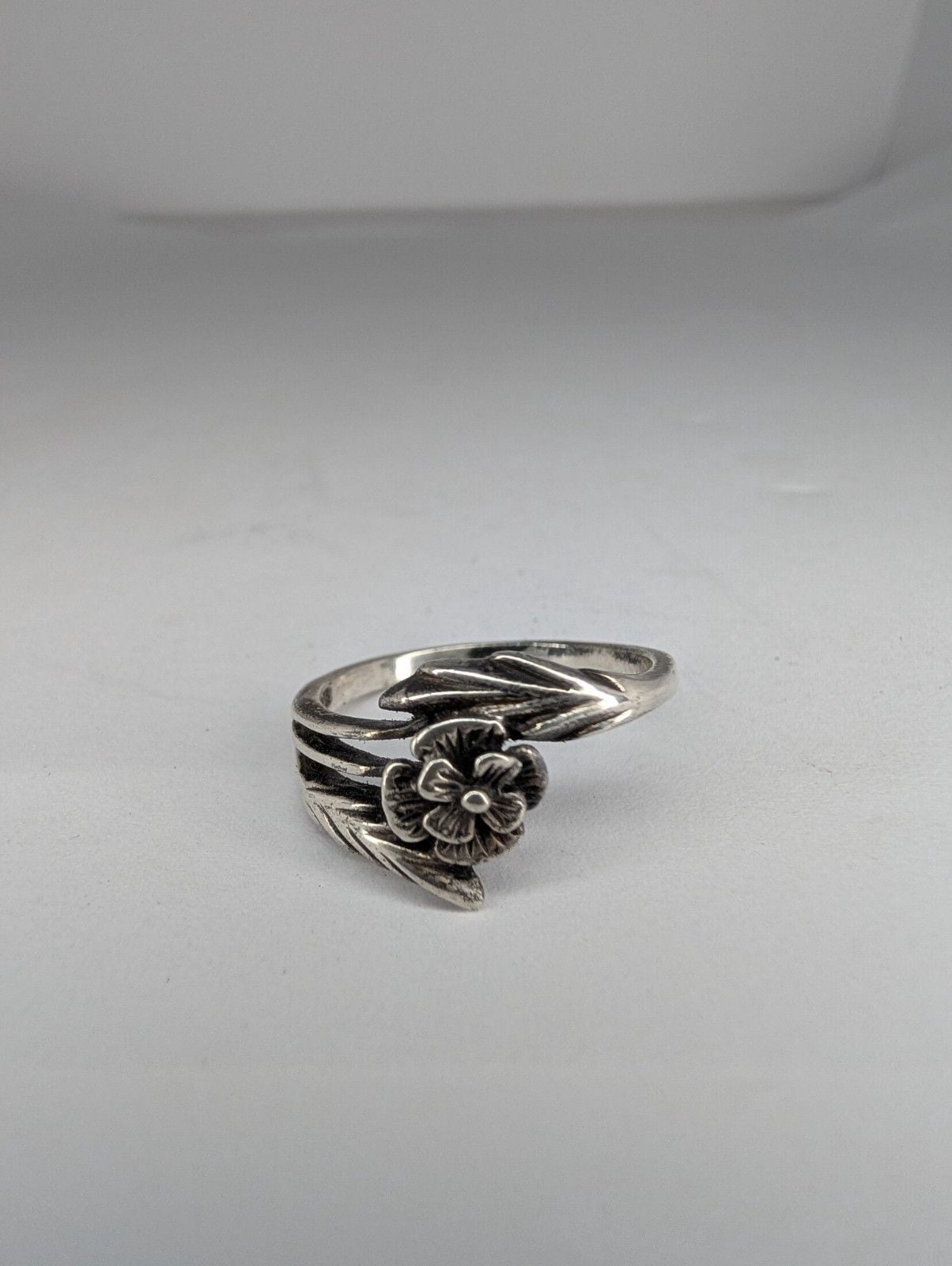 Vintage Sterling Silver Flower Ring 4