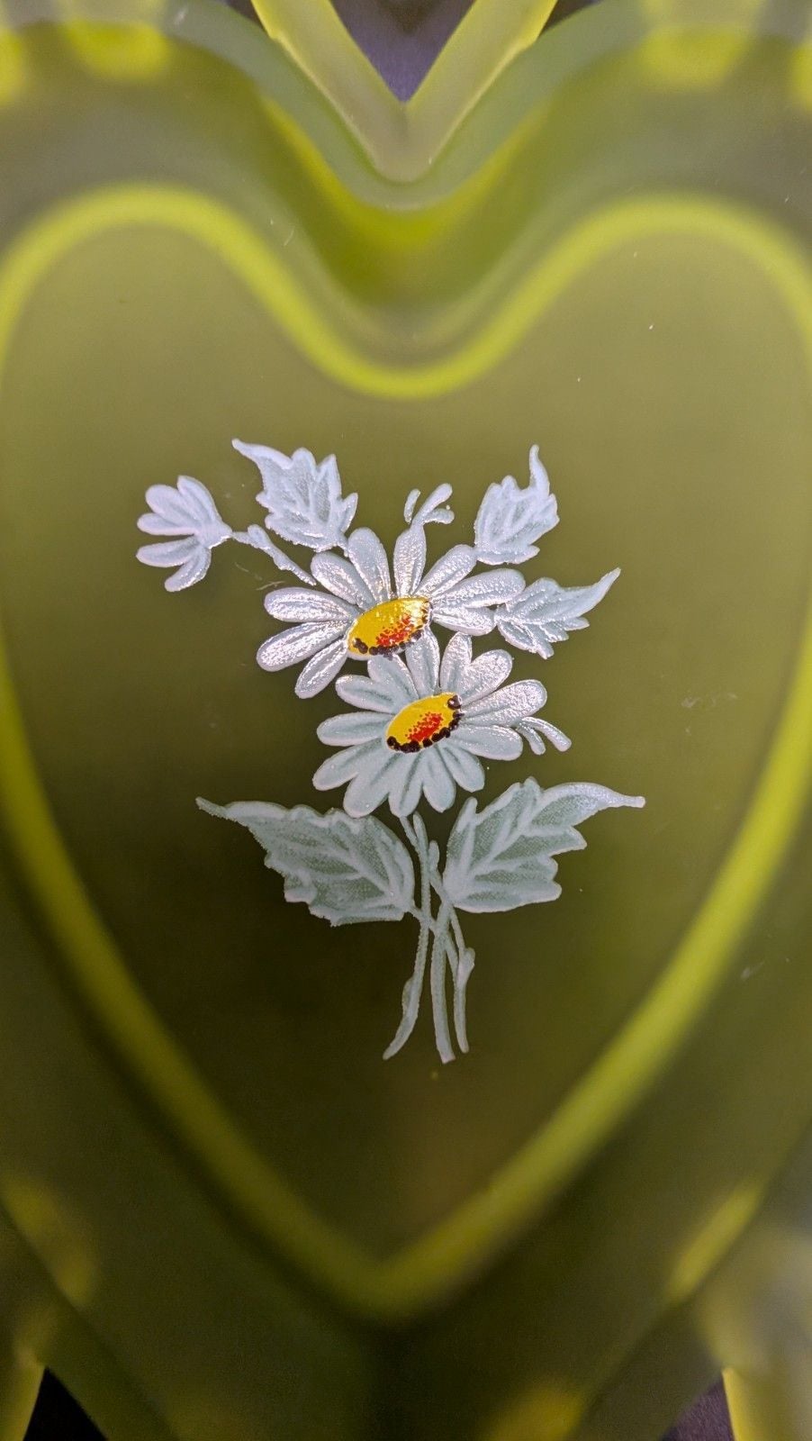 Westmoreland Satin Green Heart Shaped Glass Dish Daisy Decal Vintage 2