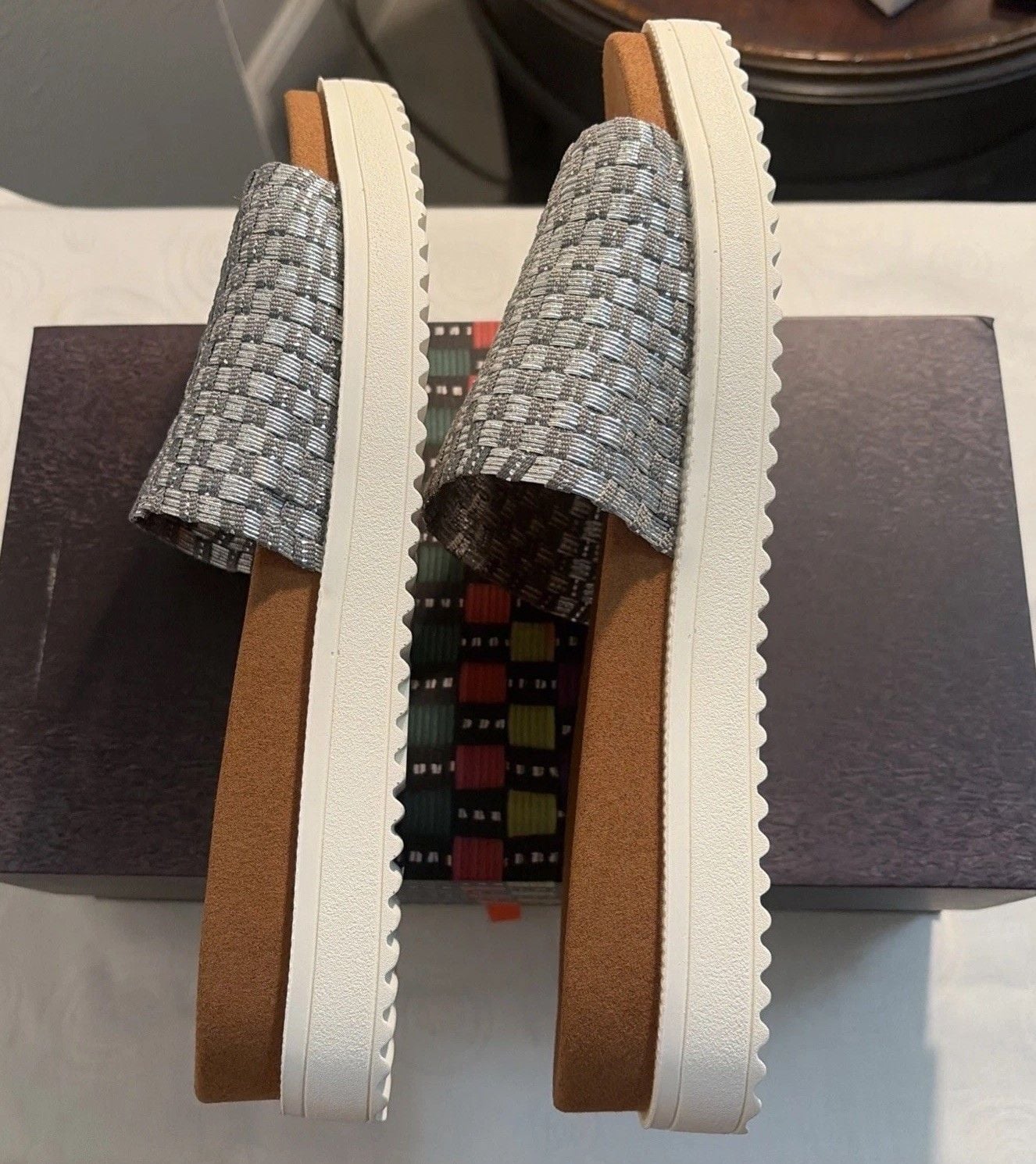 NEW! Bernie Mev Women’s Capri Memory Foam Slip On Sandals Silver Gray EU 40 US 9 6