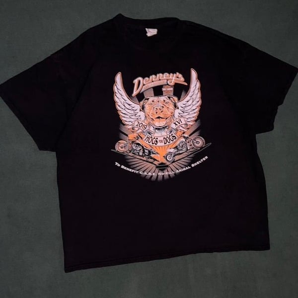Harley Davidson “Hogs for Dogs” XXL graphic tee. Super Unique Print on Front in Excellent Condition, No Flaws. Absolutely love this piece. 

#harleydavidson #harley #dog #motorcycle #depop