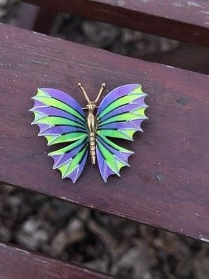 Vintage MCM 1970’s Beautiful Green & Purple Butterfly Brooch Whimsical Fairycore 5