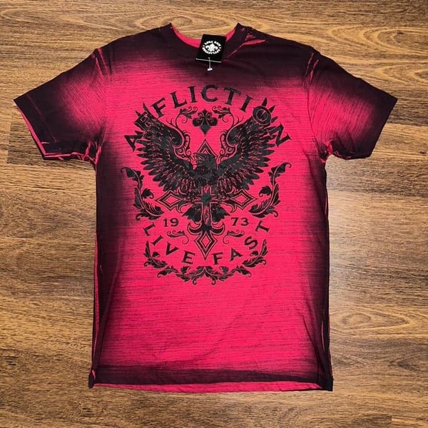 Affliction T
Condition: brand new tag still attached 
Size: Medium Men’s 
More dark red than pinkish
#affliction