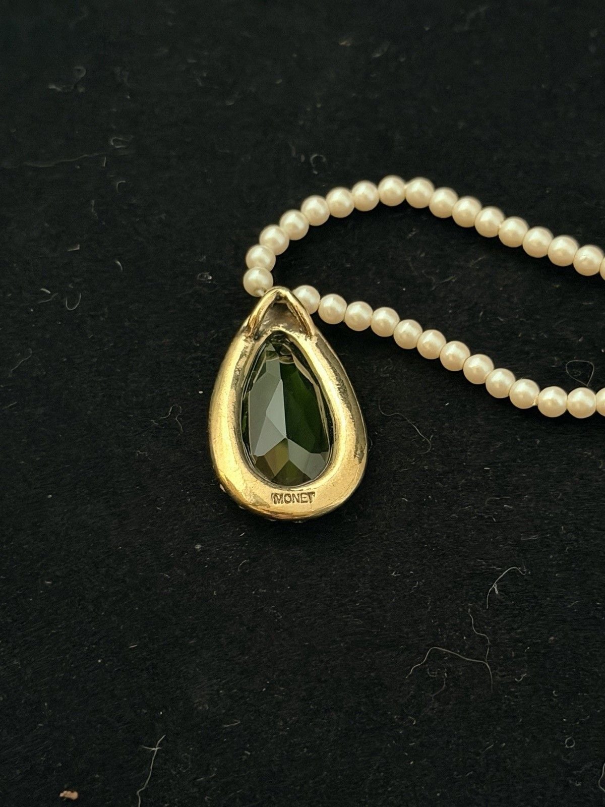 Vtg Signed MONET Olive Green Teardrop Pendant Faux Pearl Halo Necklace Mid Cent 8