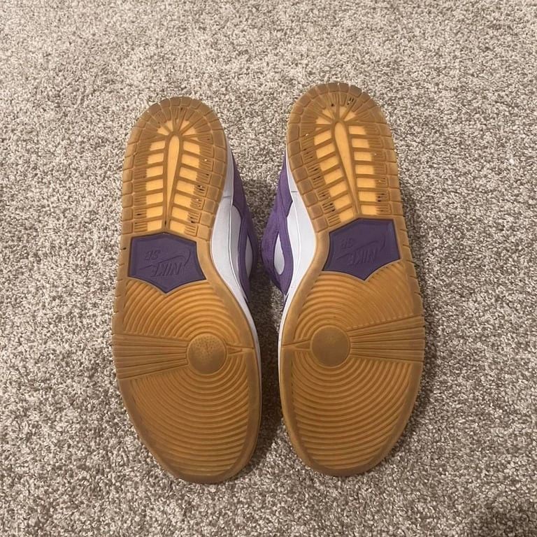 Nike Dunk sb’s purple seude
rarely worn no creases
no original box or backup laces unfortunately
send offers 3