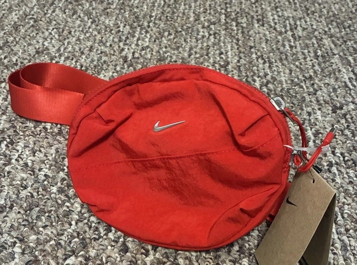 NEW NIKE AURA 2L CROSSBODY UNISEX BAG RED TRAVEL BELT FANNY 3