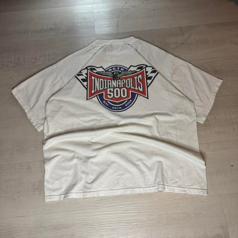 ππ₯ Vintage 2002 Indianapolis 500 Tee β Racing Nostalgia! π₯π
Throw it back to the 86th running of the legendary Indianapolis 500 with this dope vintage tee! Perfect for racing fans, motorsports lovers, and Y2K streetwear collectors.
β‘ De 2