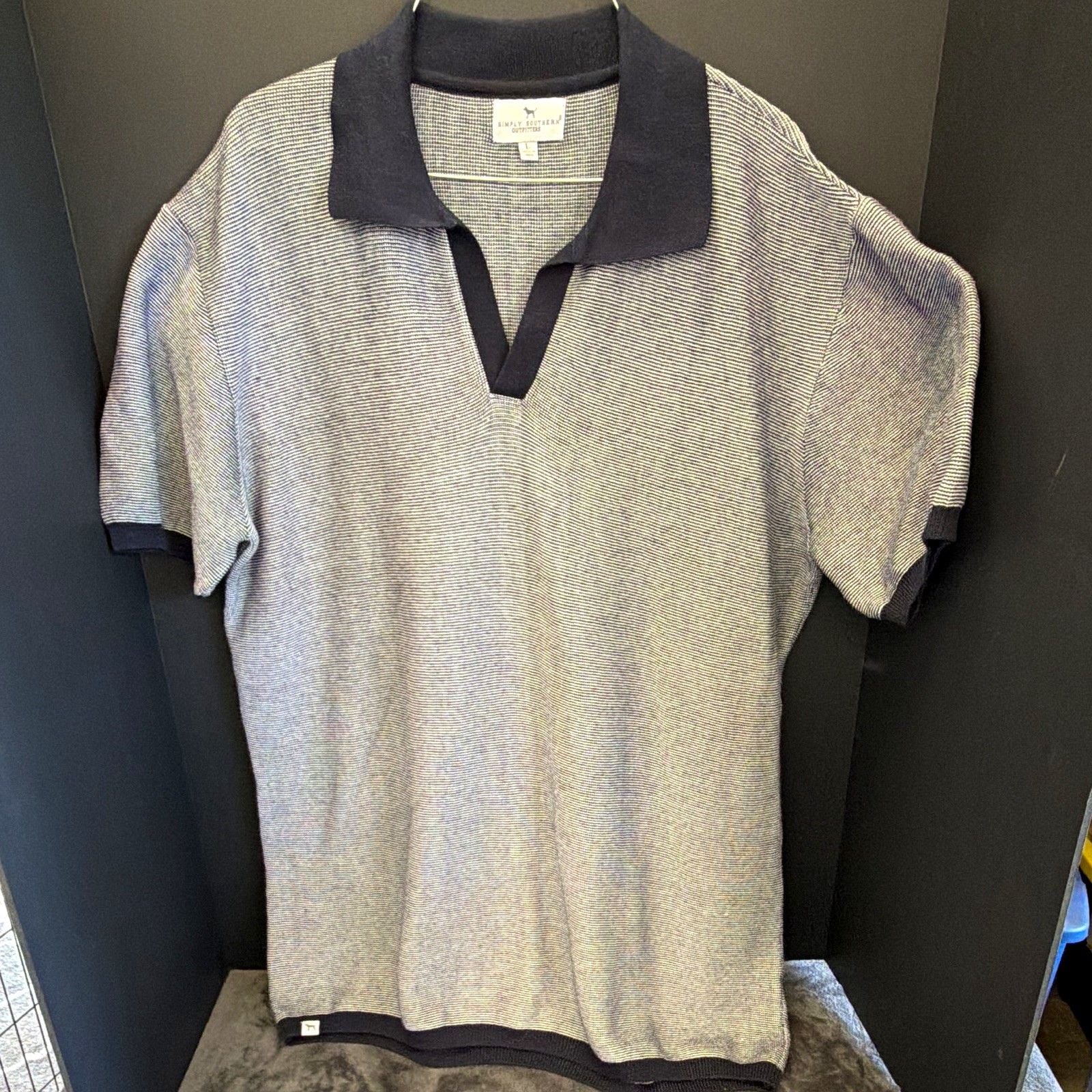 Simply Southern Outfitters Men's Polo Shirt L Short Sleeve V-Neck Knit Gray Navy 2
