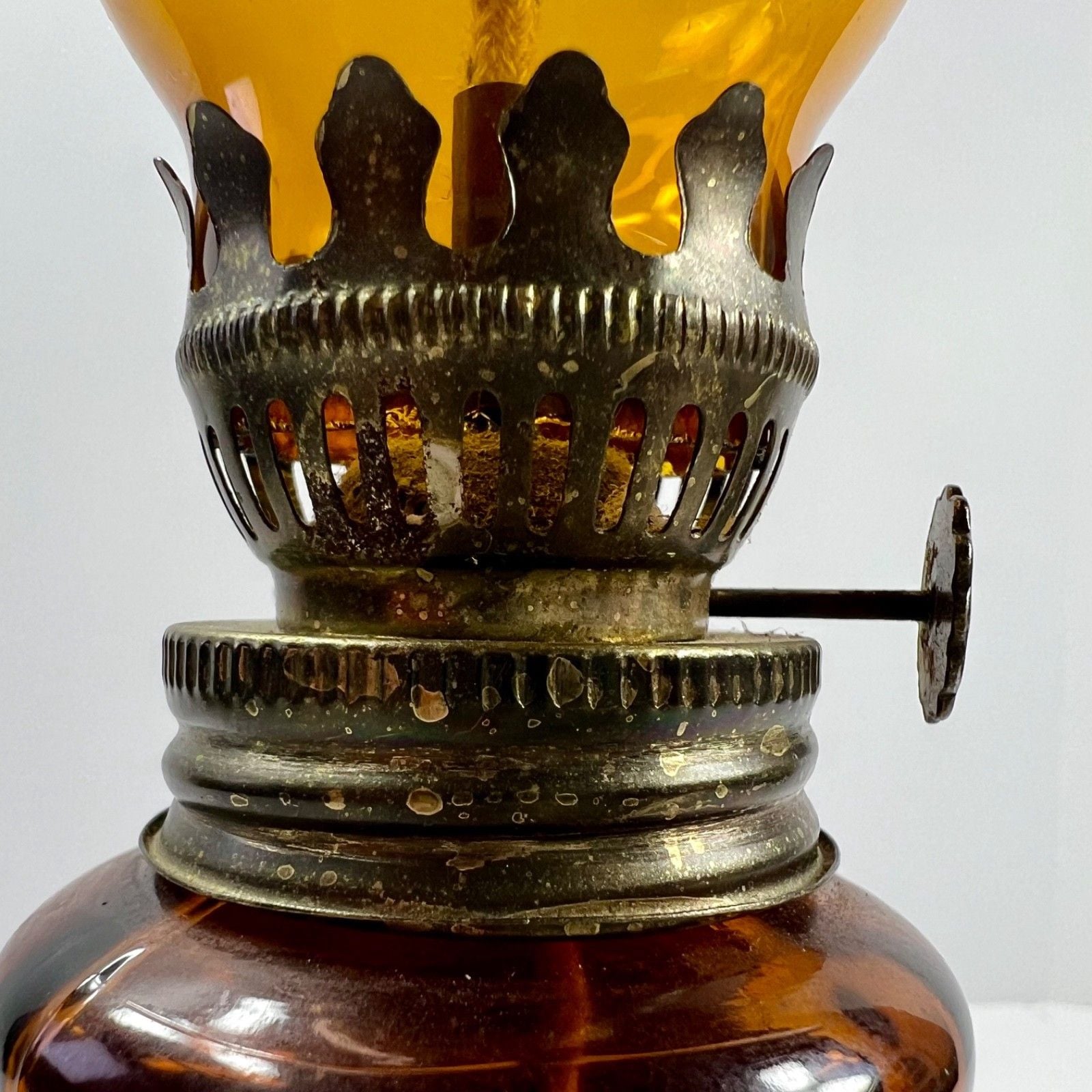 Vintage Chap Stick 1976 Amber Glass Mini Oil Lamp "The Last Supper" Hong Kong 8
