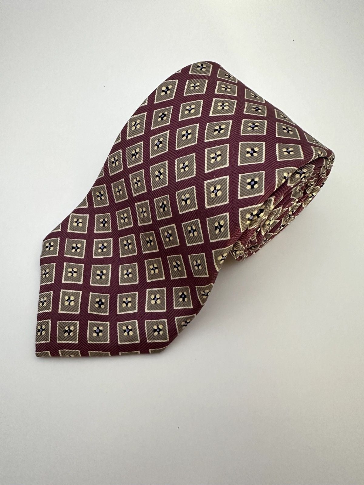 Land’s End Men’s Silk Tie Burgundy with Navy & Gold Geometric Diamond Pattern 1