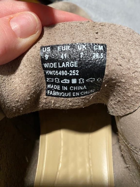 NEVER WORN Hush Puppies Suede Shoes size 9 womens never worn! 6