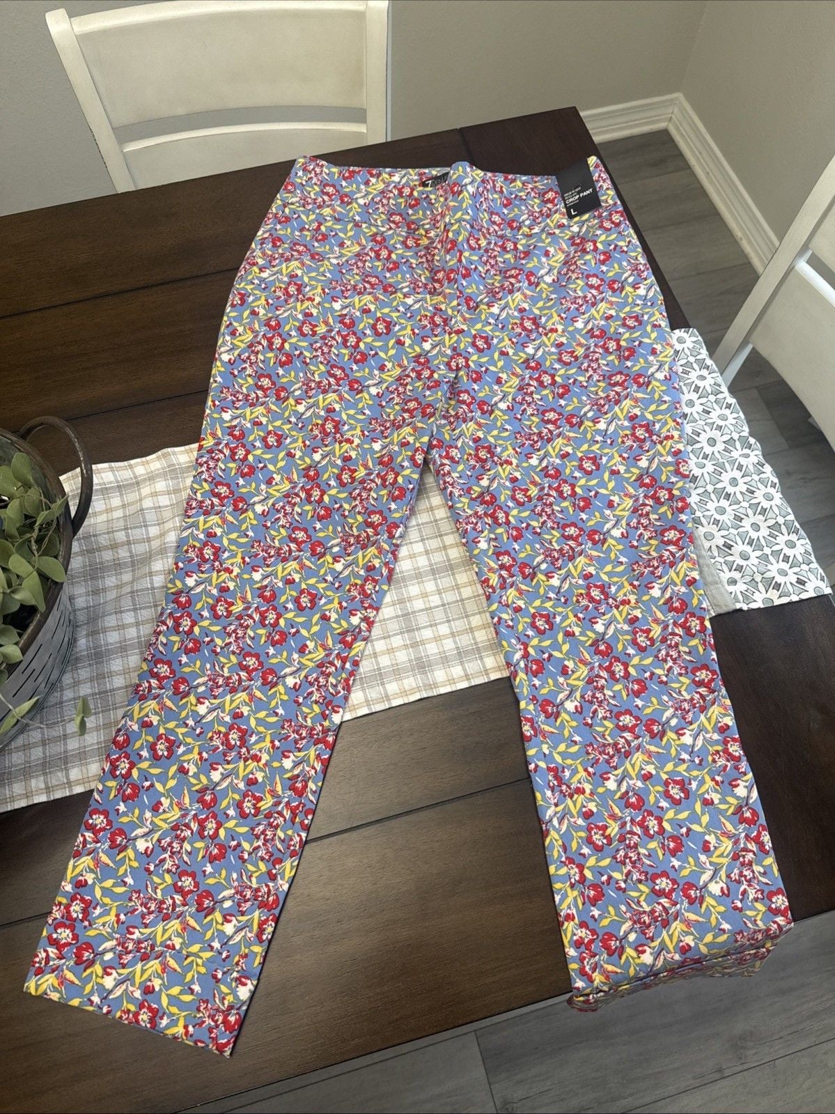 7th AVENUE DESIGN STUDIO Red Blue FLORAL CROPPED Pant- stretch Women's Size 8-0112 2