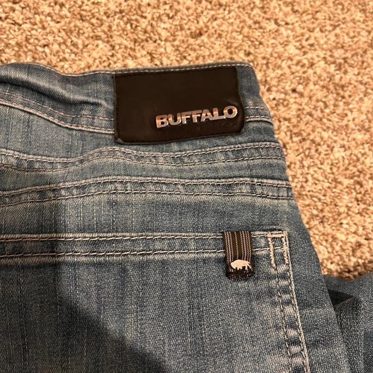 Buffalo David Bitton blue denim jeans
bad heelbite no stains 3