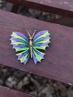 Vintage MCM 1970’s Beautiful Green & Purple Butterfly Brooch Whimsical Fairycore 6