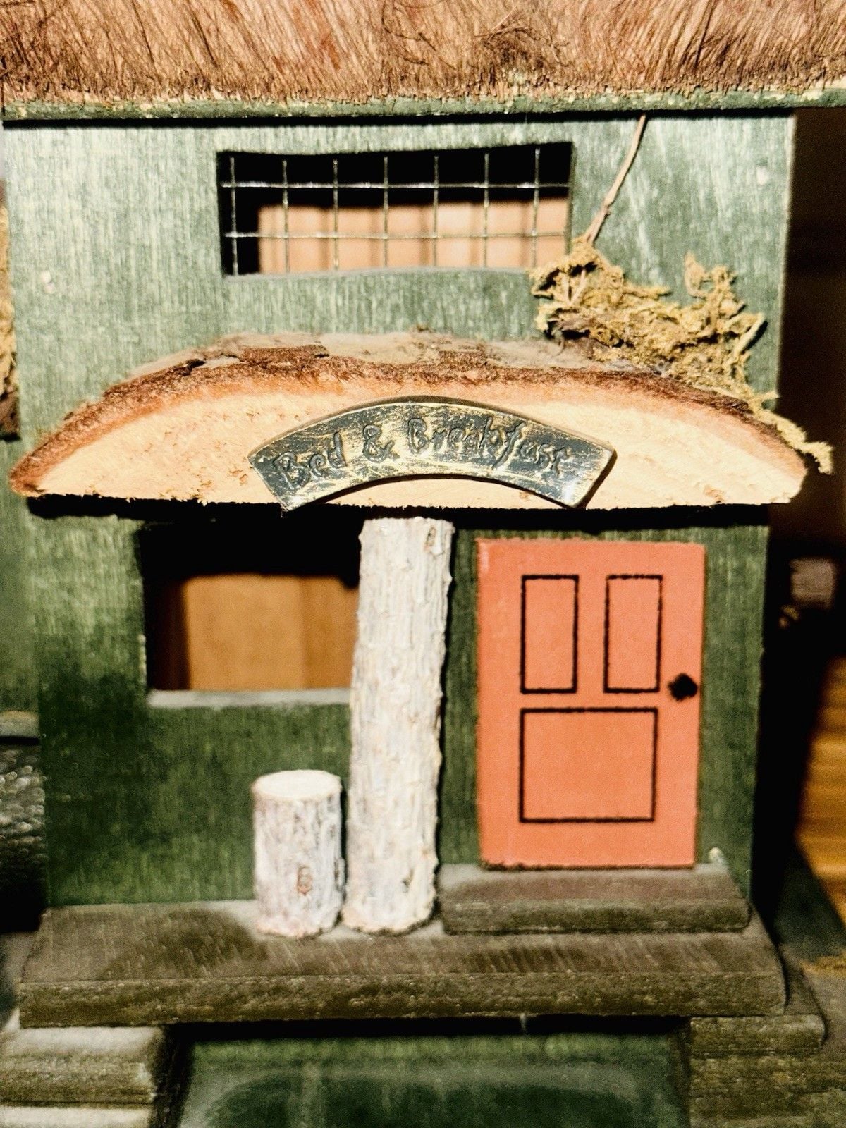 NWOT Vintage Wooden Bed & Breakfast Bird House Bird Feeder Outdoor Springtime 7
