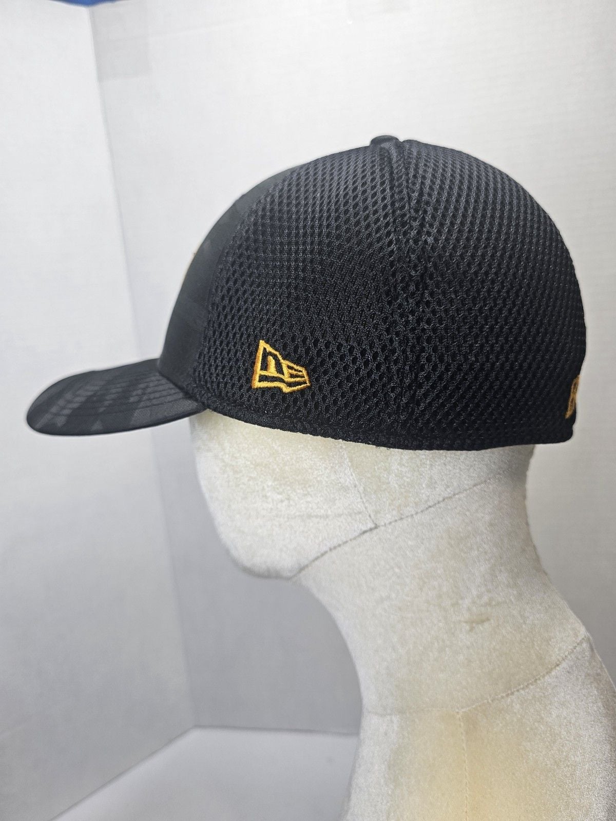 New Era Boston Bruins 39THIRTY M/L Black Camo Mesh Stretch Fit Hat NHL NWT 6