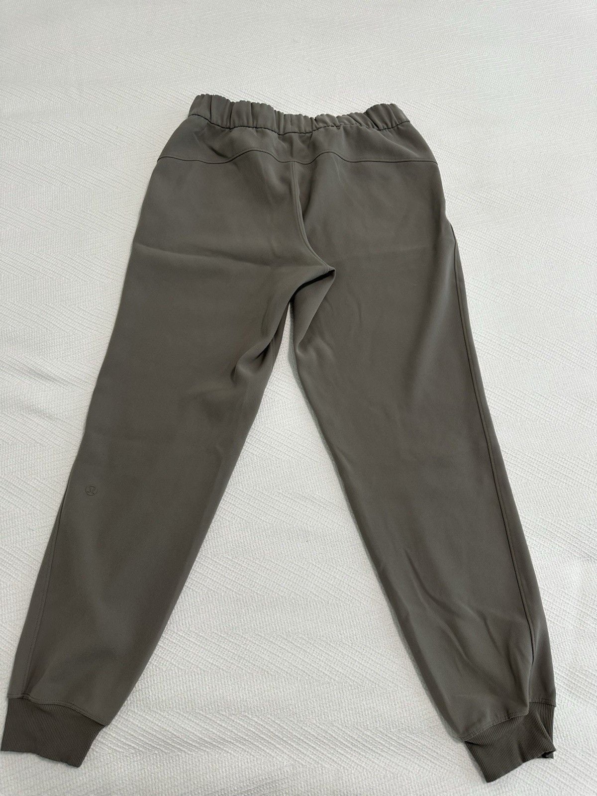 Women’s Lululemon On the Fly Jogger — estimated size 10, please see measurements 7