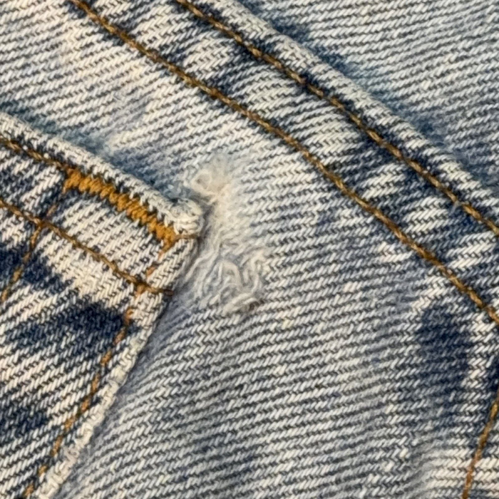 Vintage MADE USA Levi's 550 Jeans Men's M Relaxed Tapered Light Wash Blue Denim 12