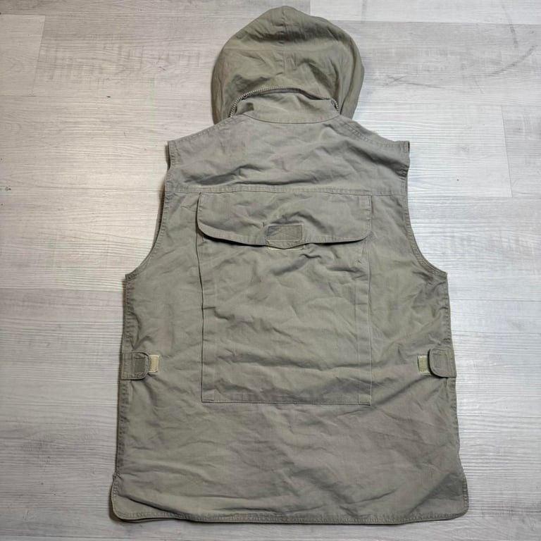 ๐ ๏ธ Vintage 90s Banana Republic Utility Vest โ Small ๐ ๏ธ
Gear up with this vintage Banana Republic utility vestโthe perfect mix of function and rugged style! This 90s piece features a hooded design, multiple pockets, and a durable cotton bui 3
