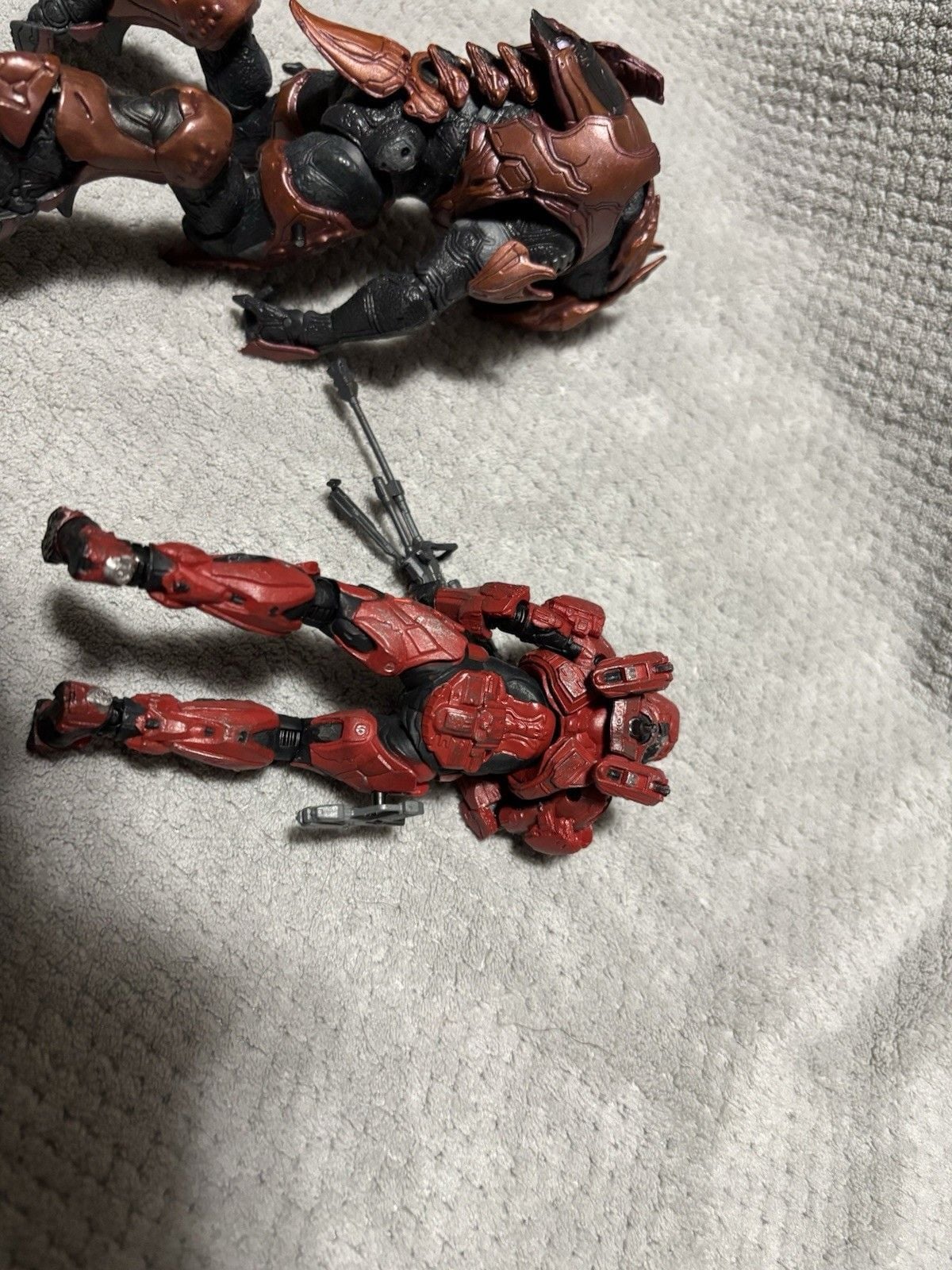 Halo Elite & Spartan Action Figure Lot of 2 Set, Red/Brown/Black w/ Rifle 3