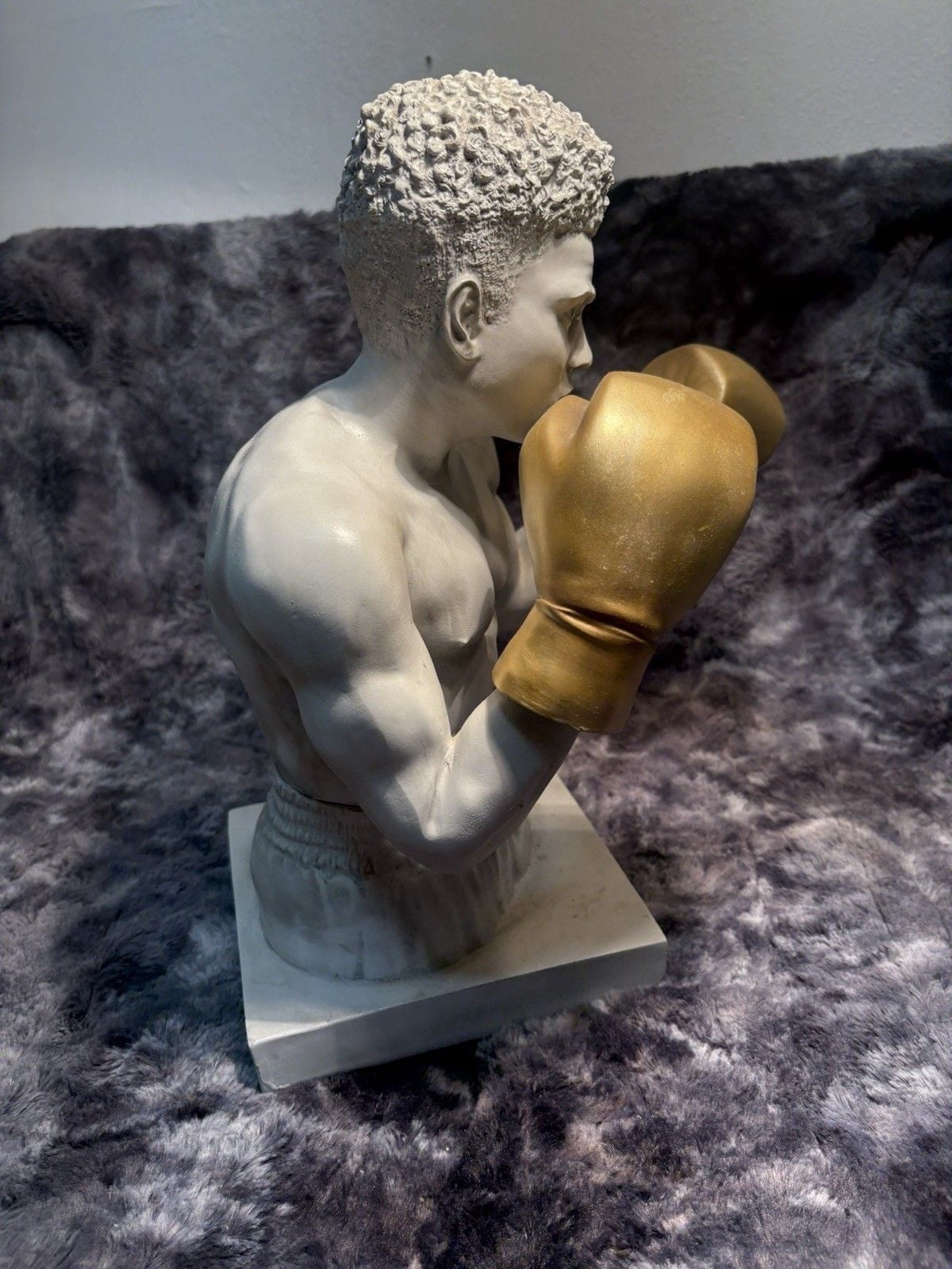 Male Boxer Bust Statue Gold Boxing Gloves White Resin Tabletop Sculpture 33/40 6