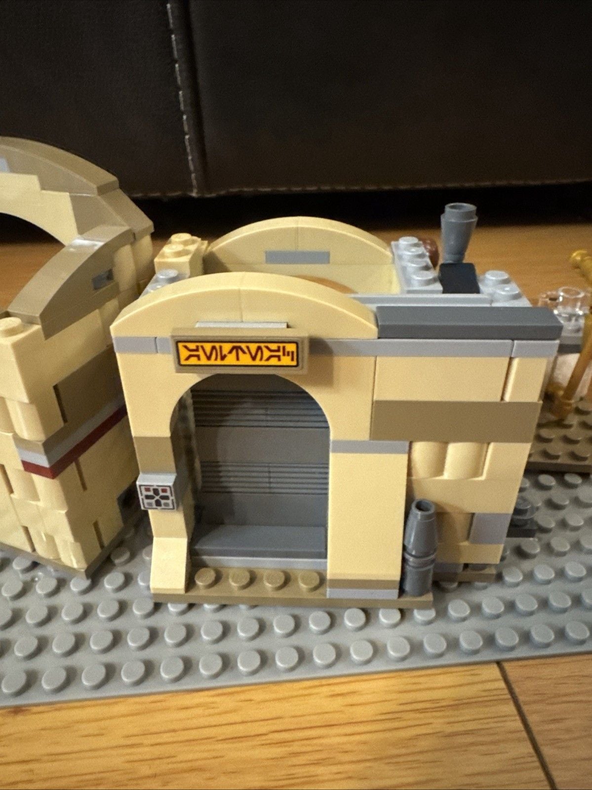LEGO Star Wars Mos Eisley Cantina 75205 & Droid Escape Pod 75136 Han Solo Greedo 8