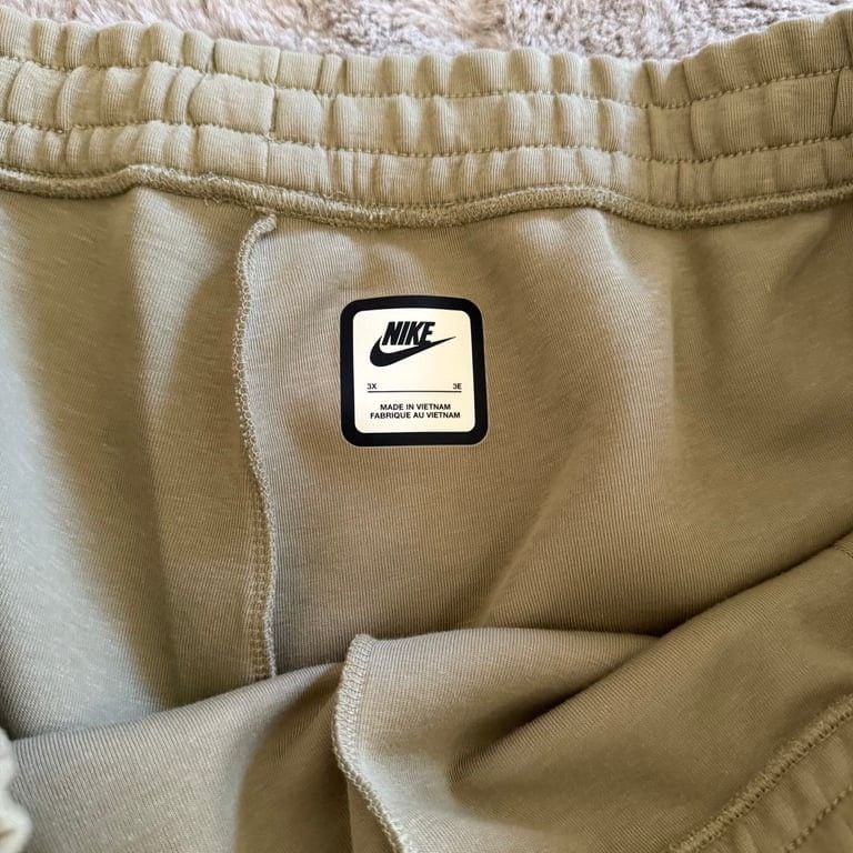 NWT Nike Women's Standard Fit Mid Rise Jogger Pants size 3X relaxed 4