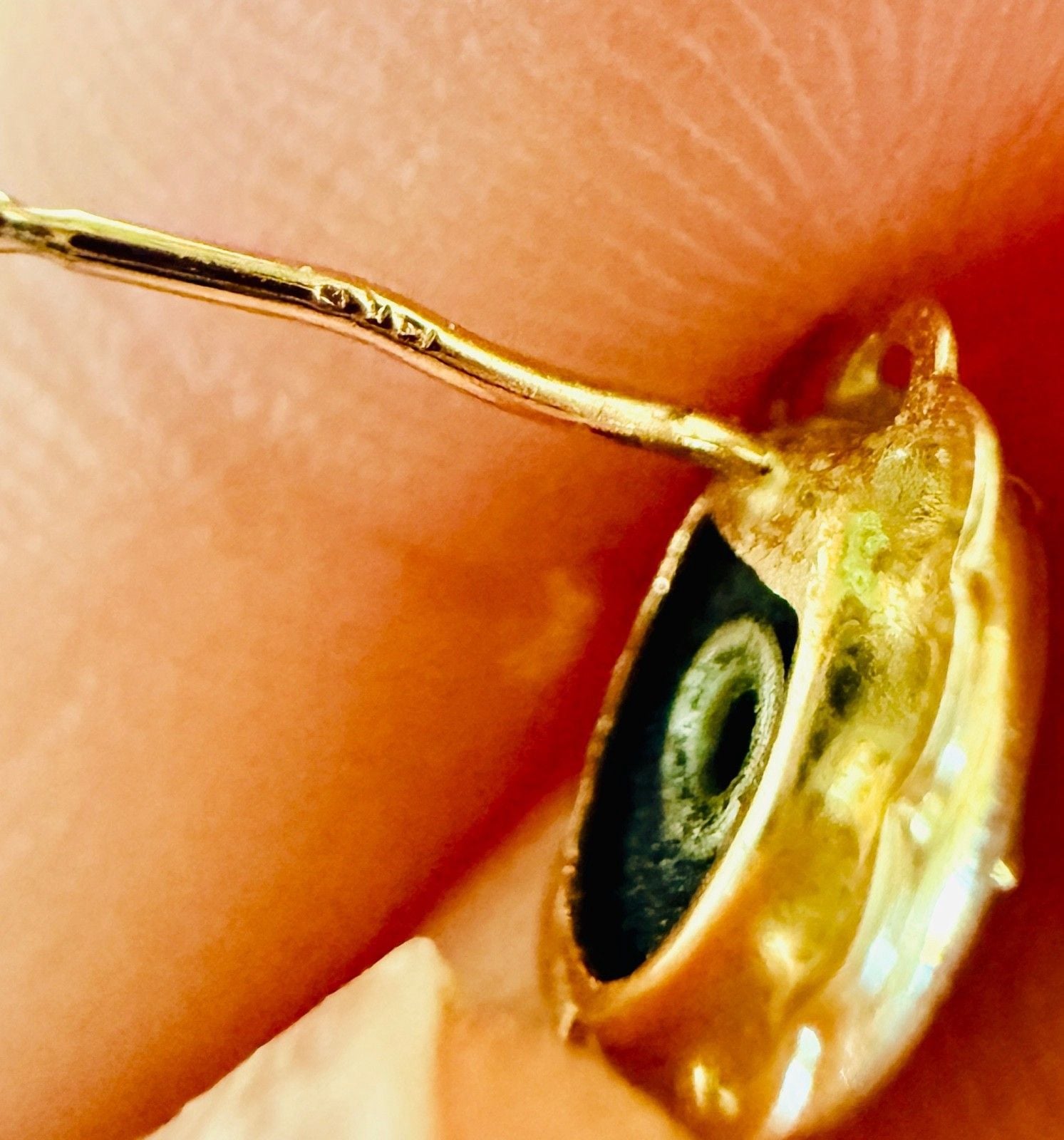 Vintage 14K Yellow Gold Black Onyx & Diamond Stud Earrings Scallop Frame 6