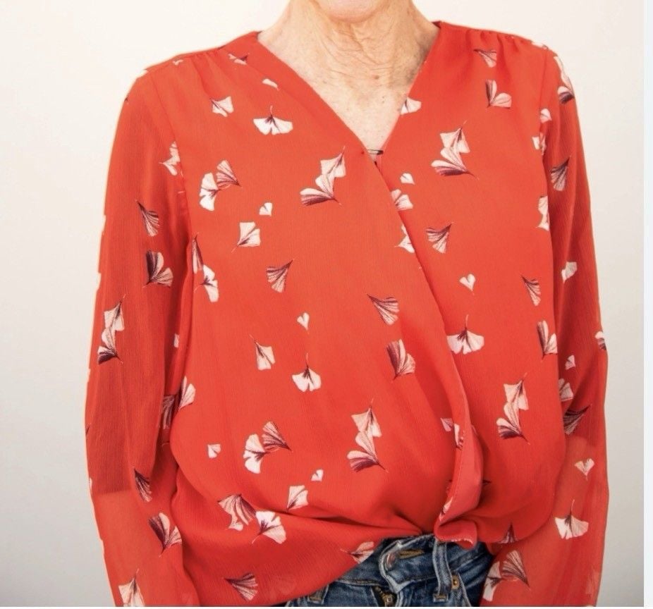 Banana Republic Red Floral Chiffon Pleated V-Neck Long Sleeve Blouse Size L 3