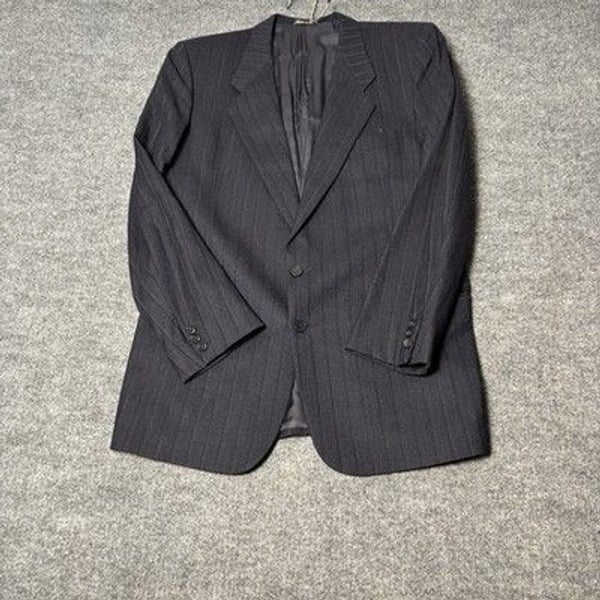 Emanuel Ungaro Uomo Mens Suit 42L Navy Pinstripe Wool Italy Saks Fifth Avenue