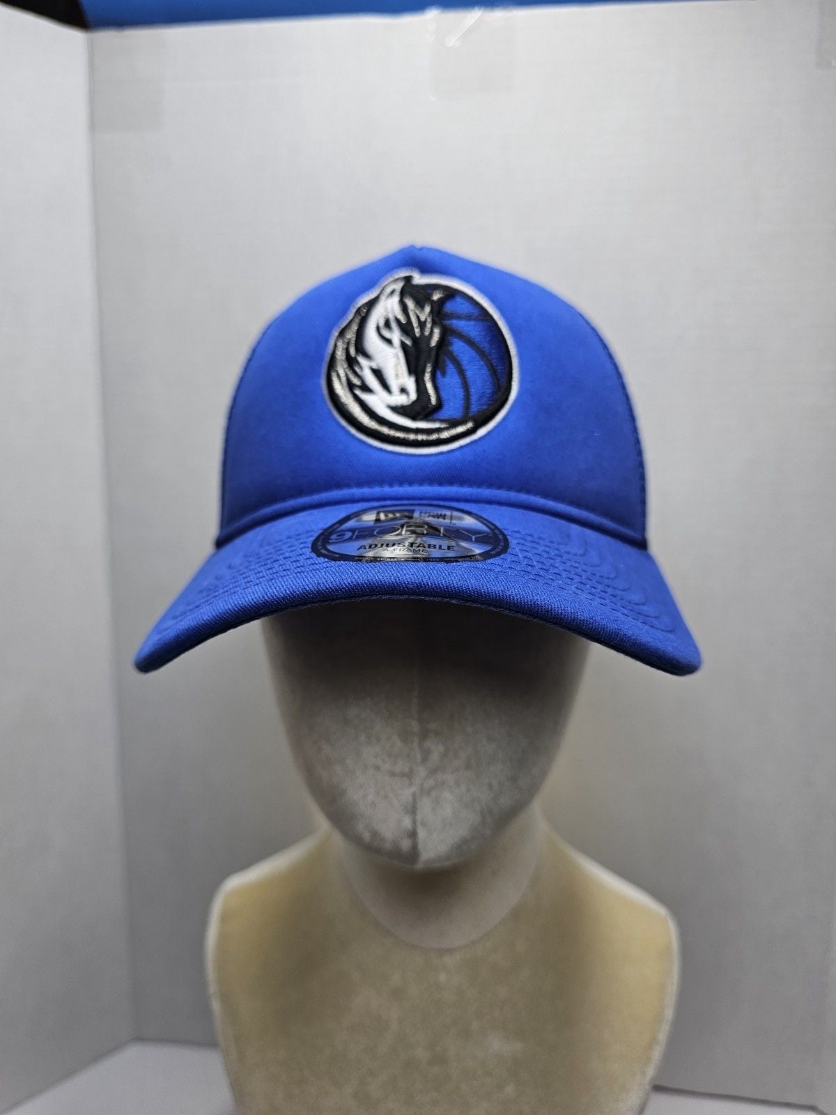 New Era Dallas Mavericks 9FORTY Trucker Hat Royal Blue Adjustable NWT 3