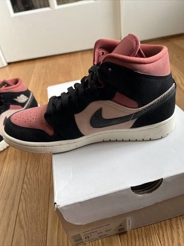 Women’s Jordan 1 Mid 6
