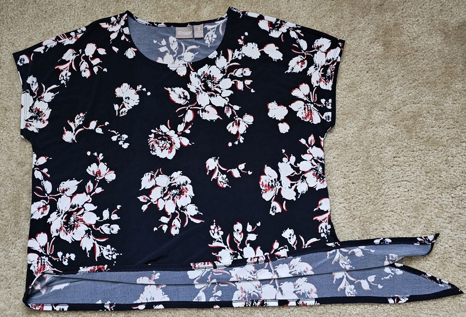 Chico's Women's Size 2 Black Floral Top White Red Asymmetrical Hem Short Sleeve 5