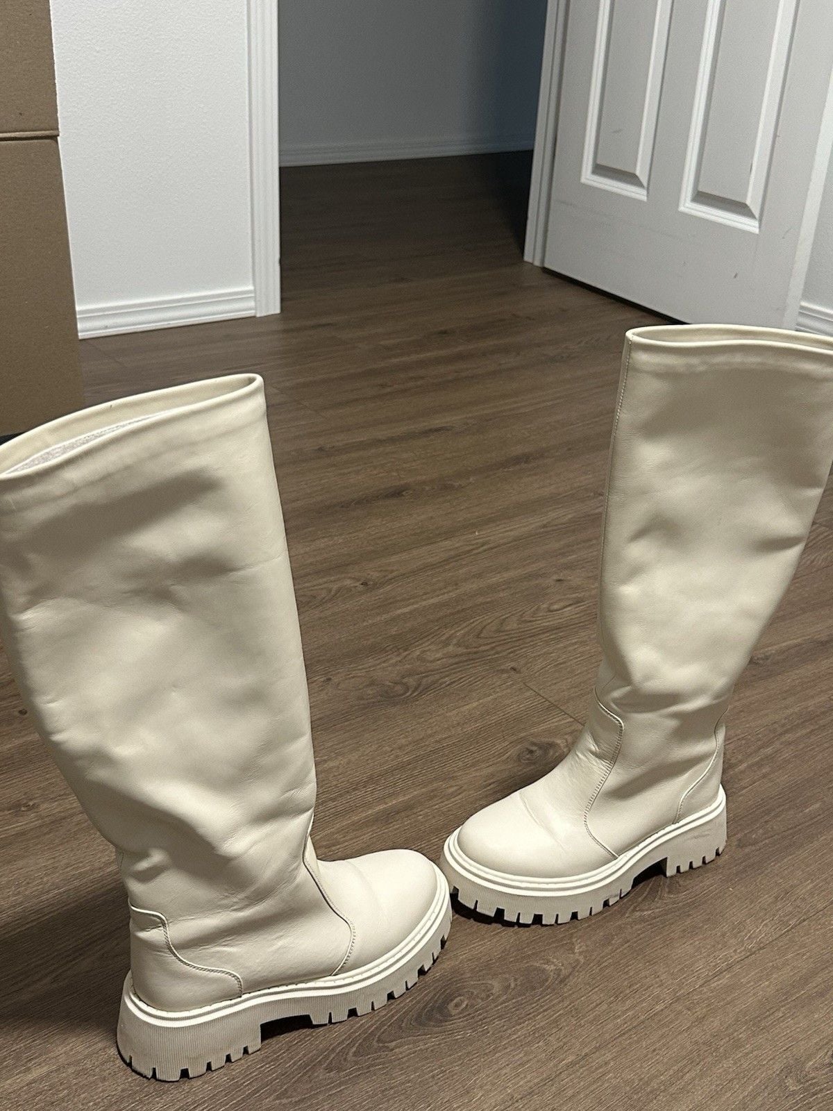 Women's Knee High Boots Size 7 White 9