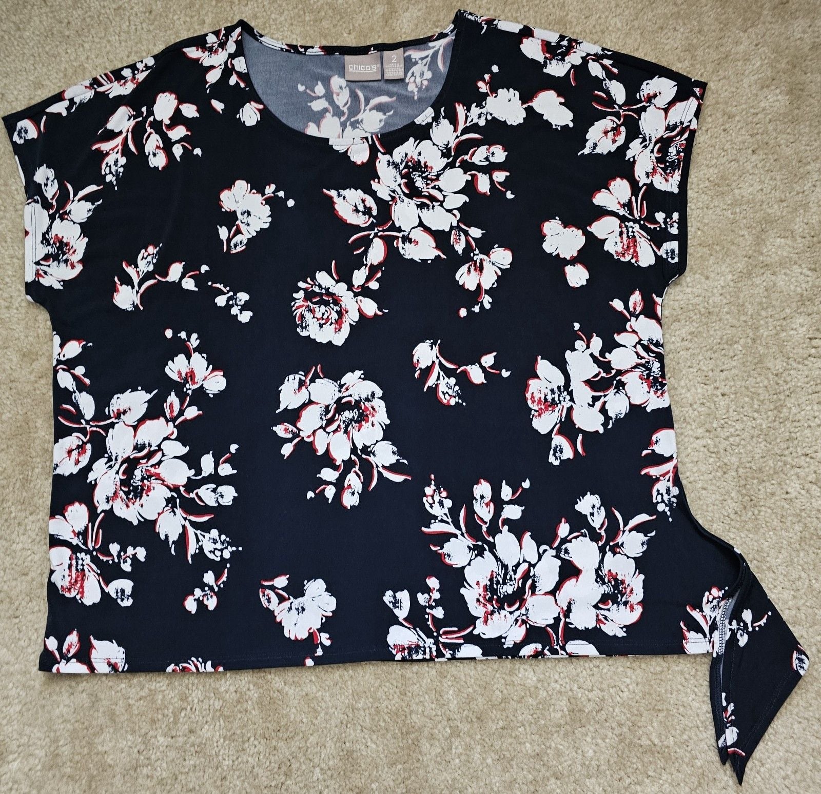 Chico's Women's Size 2 Black Floral Top White Red Asymmetrical Hem Short Sleeve 2