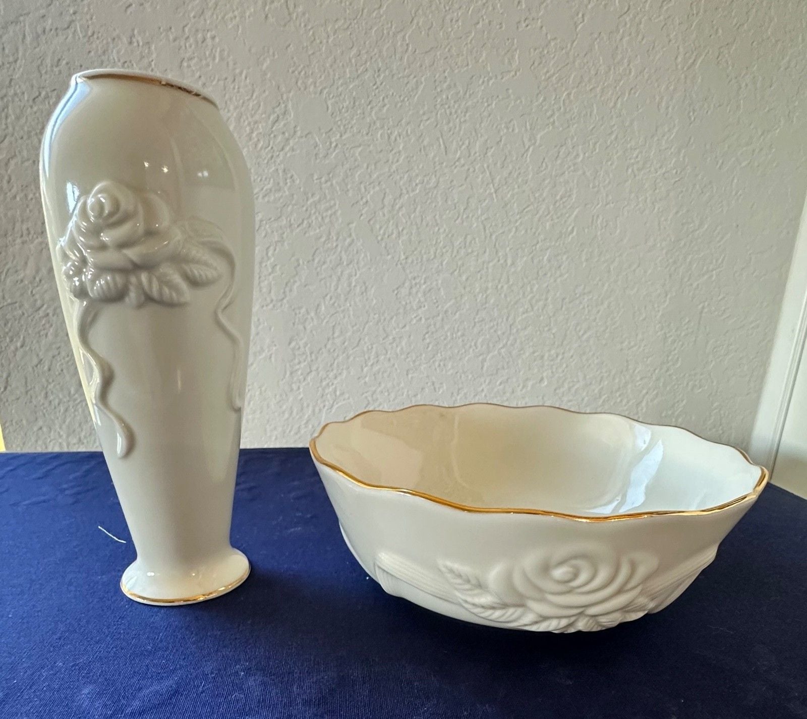 Set Lenox Ivory Rose 6 In. Bud Vase 24K Gold Trim Excellent Condition 2