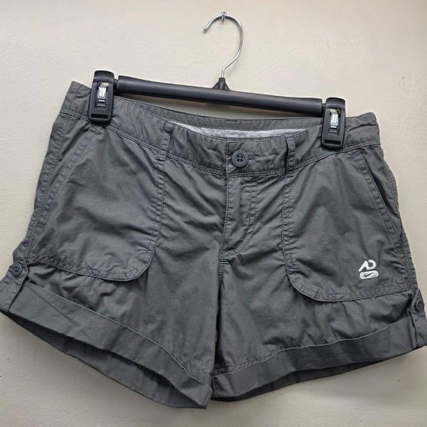 Nike womens shorts cuffed grey cargo pockets, Sz 6 Hiking, Activewear 