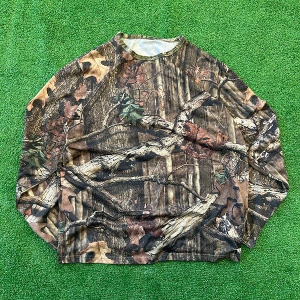 Mossy Oak Break-Up Camouflage Long Sleeve Shirt fits like a large 