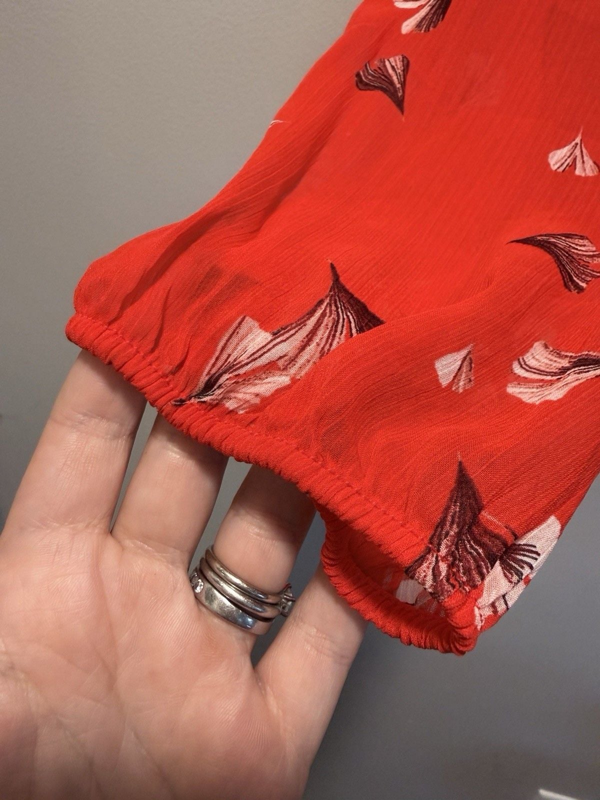 Banana Republic Red Floral Chiffon Pleated V-Neck Long Sleeve Blouse Size L 8