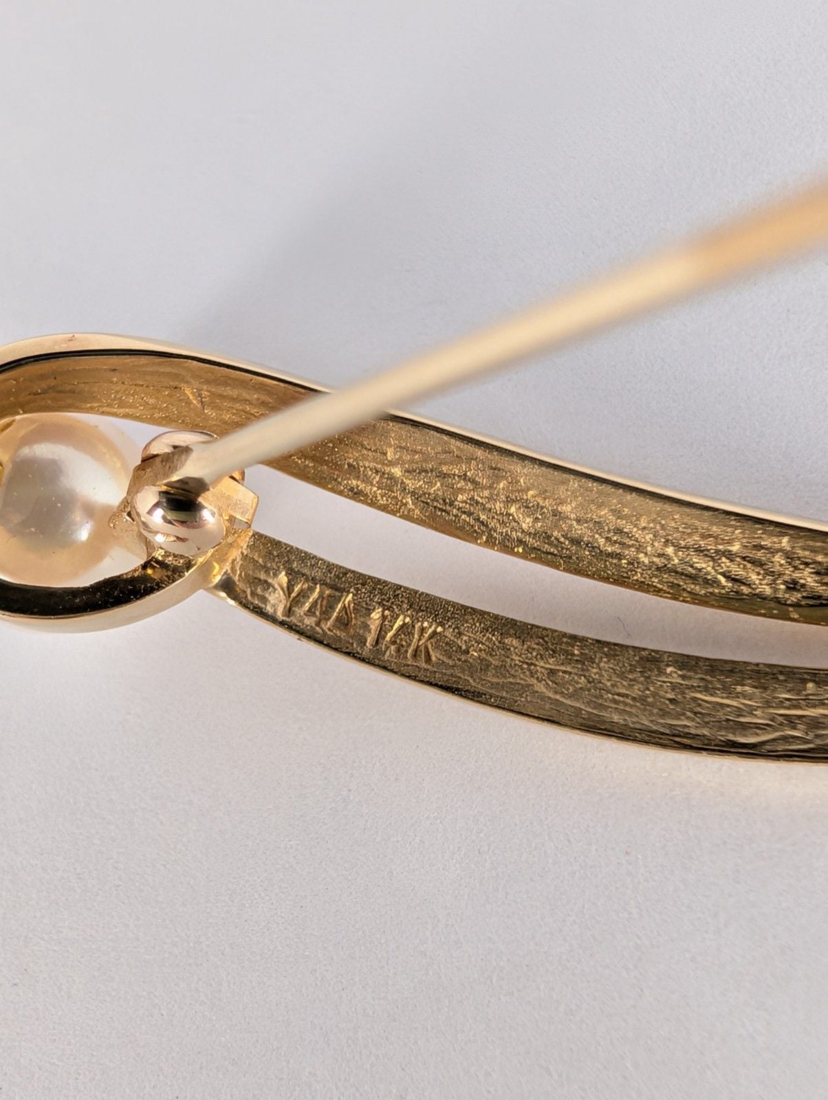 14k Yellow Gold Signed Brooch Pin w/ 1 Round White Pearl Gemstone 4