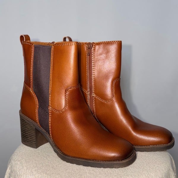 Zodiac Claret Chelsea Boots Women Brown Faux Leather Square Toe Heels