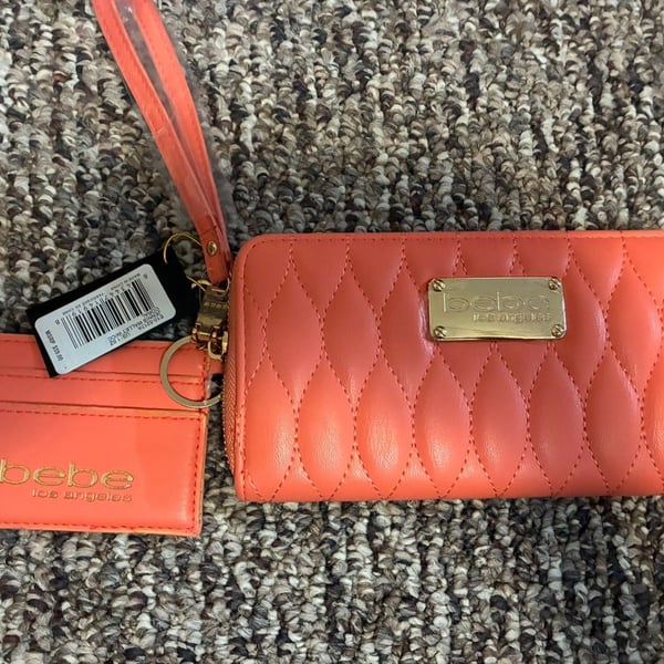 bebe Coral Quilted Zip-Around Wallet Wristlet w/ Card Holder for Women nwt