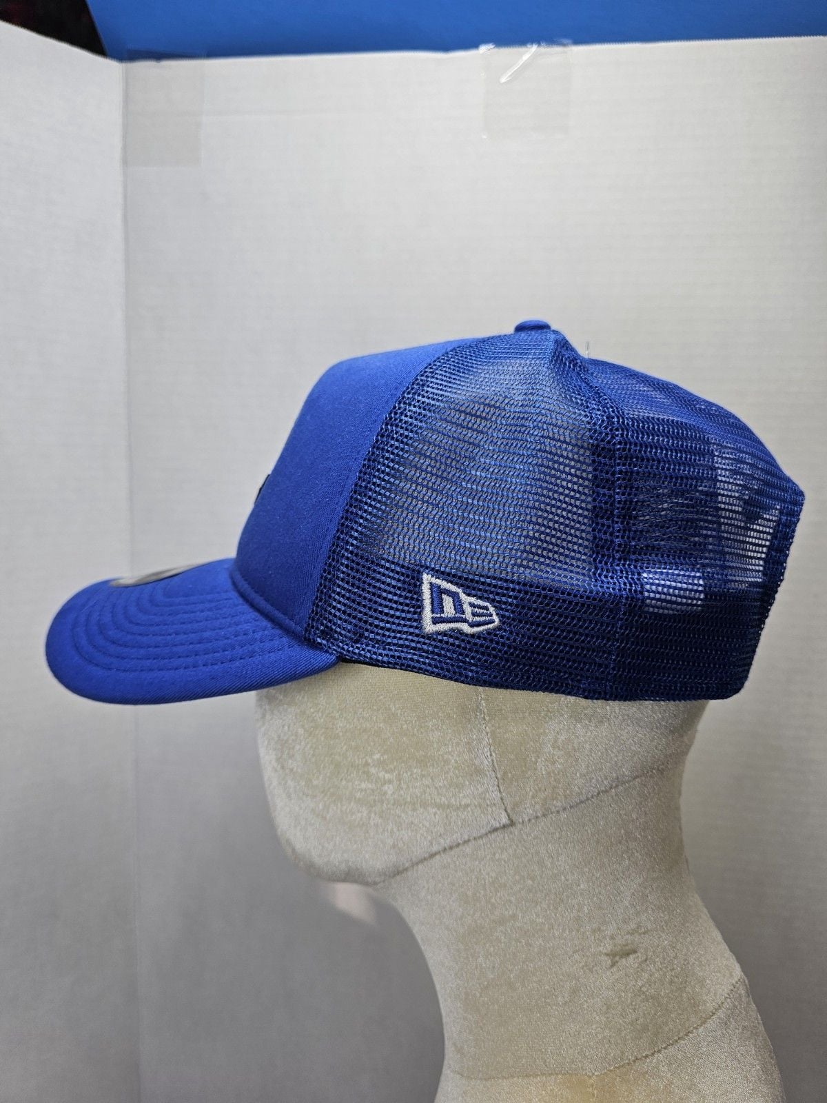 New Era Dallas Mavericks 9FORTY Trucker Hat Royal Blue Adjustable NWT 4