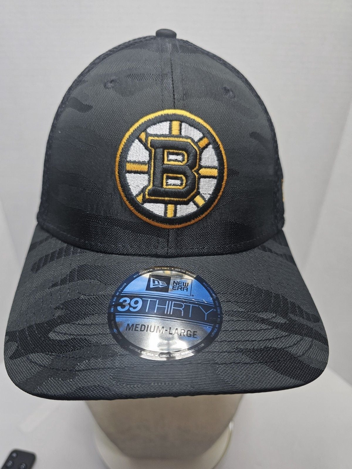 New Era Boston Bruins 39THIRTY M/L Black Camo Mesh Stretch Fit Hat NHL NWT 2